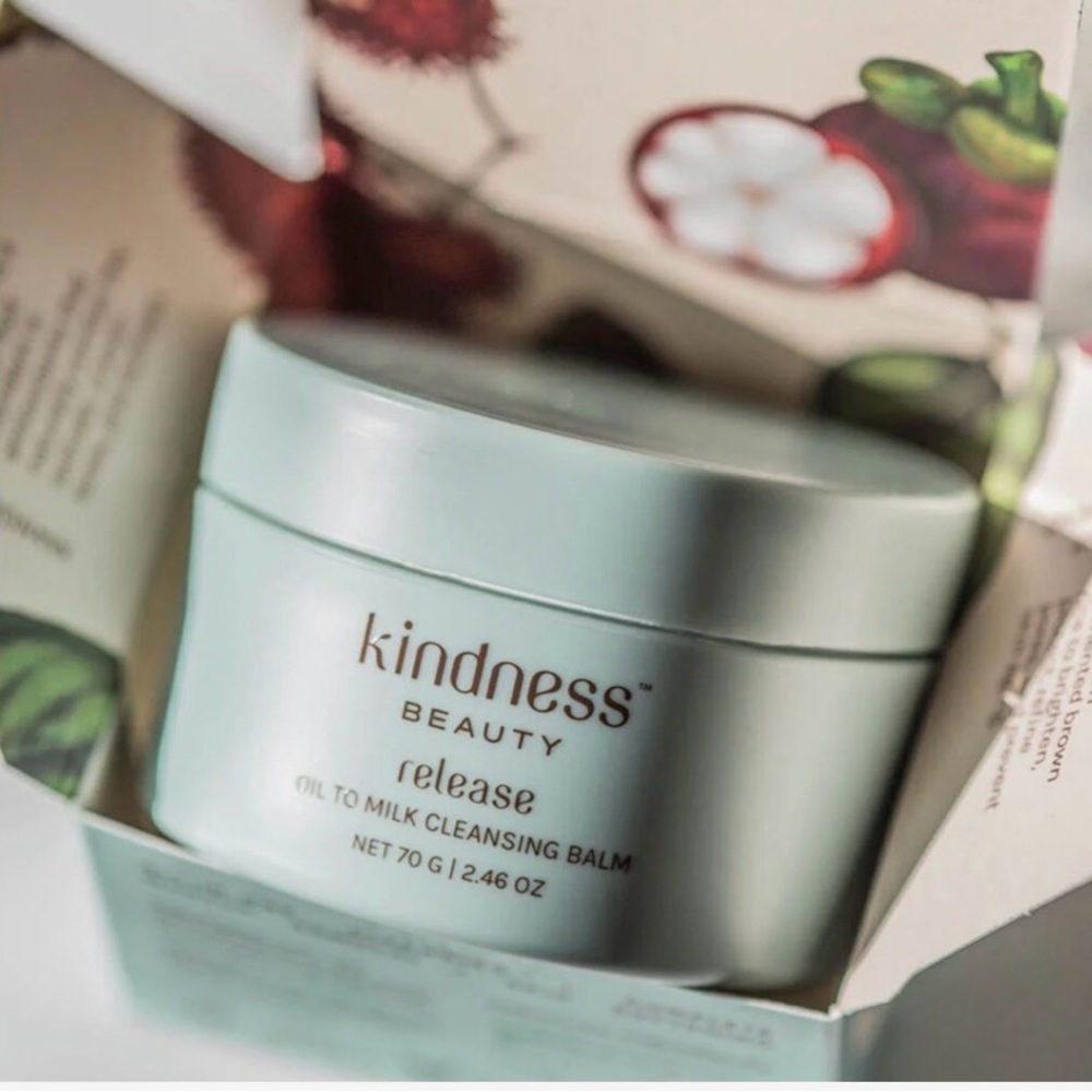 BNIB Oil to Milk Cleansing Balm - Green